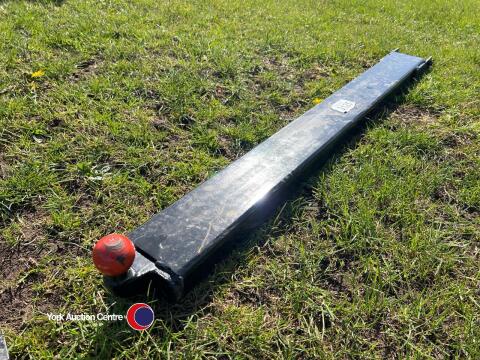 Forklift attachment for moving trailers