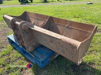 JCB wide digger bucket - 2