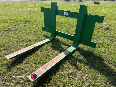 Pallet tines for loader