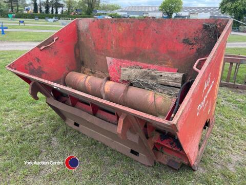 Sawdust bucket, no belt. Ag dispenser