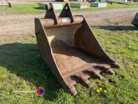 65mm digger bucket, 3 ft wide
