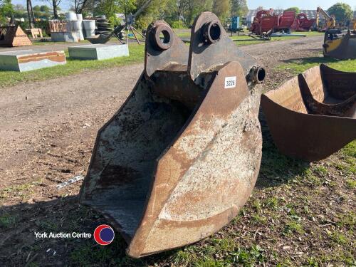 65mm digger bucket, 20' wide