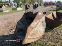 65mm digger bucket, 20' wide