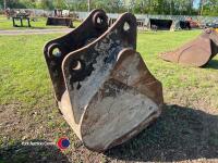 65mm digger bucket, 20' wide - 3