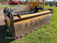 Strimech shear grab c/w Hardox tines pin and cone brackets very good condition