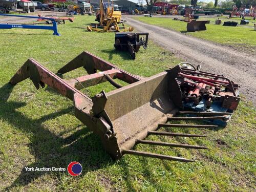 Massey Ferguson loader, was on a 135
