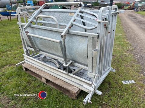 Ironmark sheep turnover crate