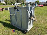 IAE calf dehorning crate - 2