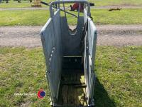 IAE calf dehorning crate - 4