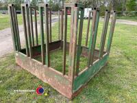 Hay feeder