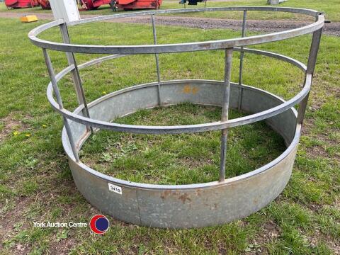 Sheep ring feeder