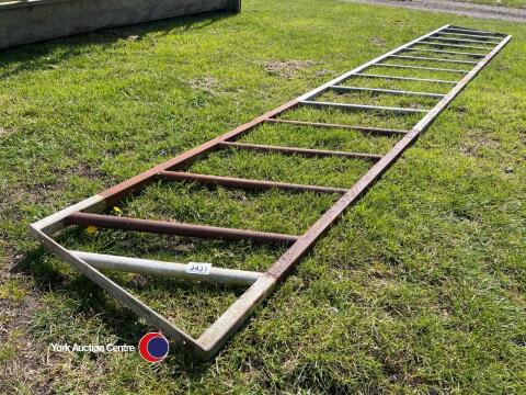 19ft diagonal feed barrier