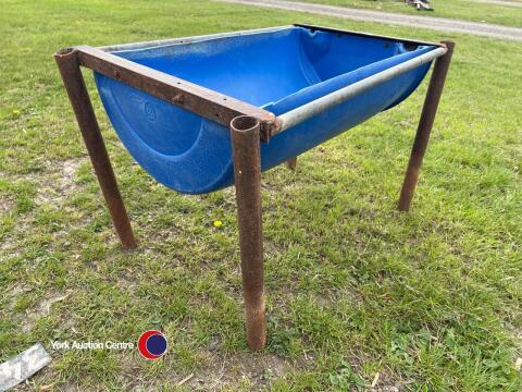 Feed trough