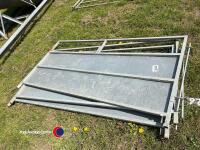4 x sheeted hurdles c/w pins - 3
