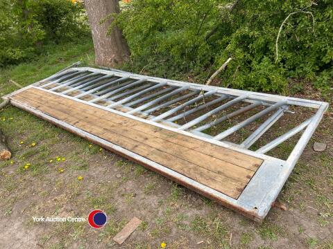 2 x 15ft feed barrier