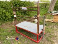 Sheep show trimming stand - 2