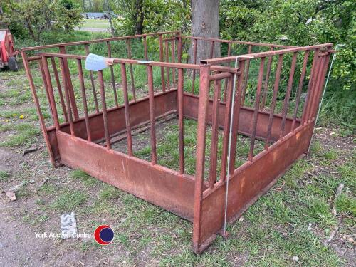Large bale sheep hay rack