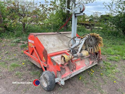 Reco paddock sweeper, PTO driven with new brushes and hydraulic side brush