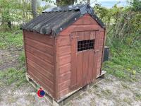 Small hen hut, with egg box - 2