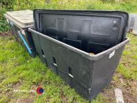 2 x plastic water tanks with lids - 2