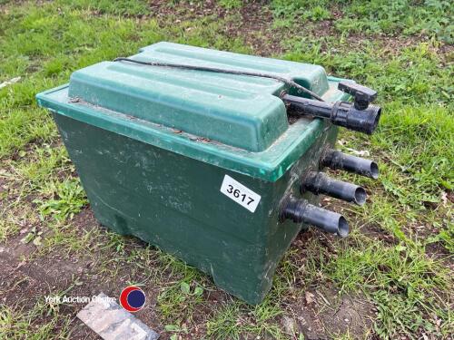 Plastic tank with lid, 2ft x 17in