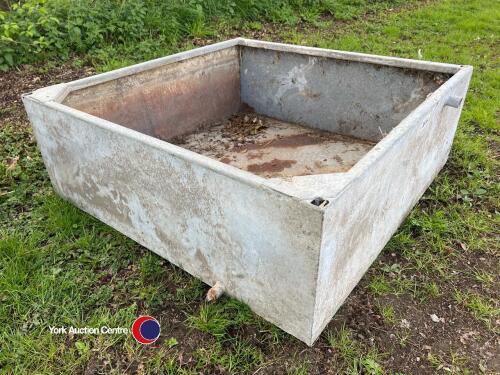 Galvanised tank, 126cm x 125cm