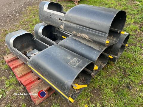 4 x Pig feeders