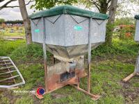 Peter Allen feeder - 2