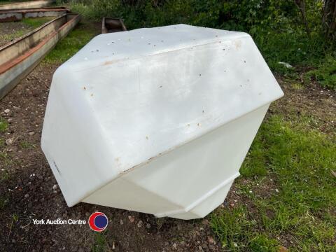 Plastic hopper