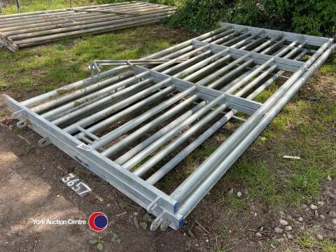 4 x cattle hurdles with pins