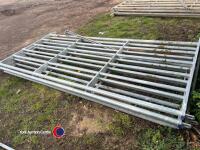 4 x cattle hurdles with pins - 4