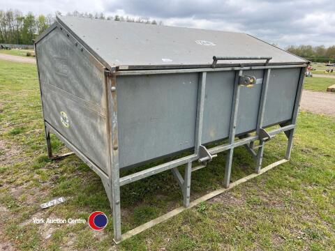 IAE calf creep feeder
