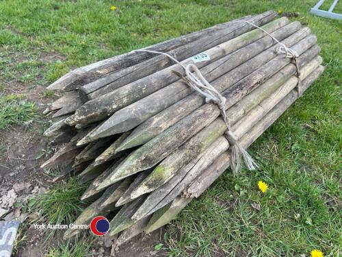 50 x fencing stakes