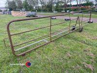 Gate on wheels