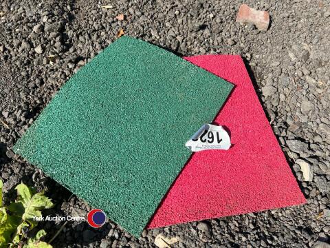 Set of 2 target mats in greed and red