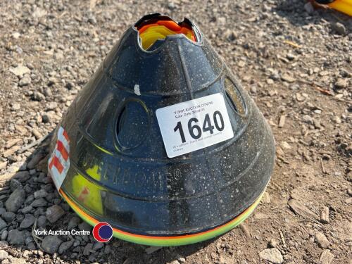 10 x yellow, black and orange training domes