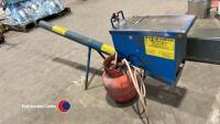 Bangalore Broadside bird scarer with gas bottle.