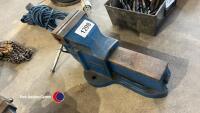 Large Record number 25 vice, very good condition