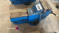 Large Record number 25 vice, very good condition - 2