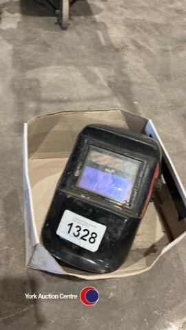 Auto dark welding helmet