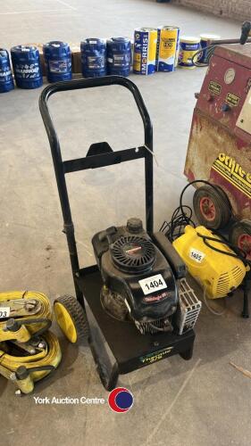 Pressure washer with Tecumseh engine