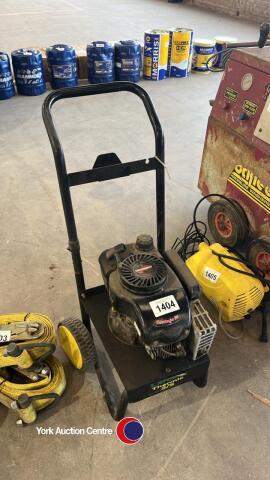 Pressure washer with Tecumseh engine