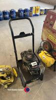 Pressure washer with Tecumseh engine