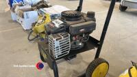 Pressure washer with Tecumseh engine - 3
