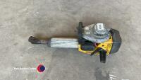 Wacker Neuson petrol breaker, starts and runs but no point or chisel
