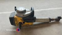 Wacker Neuson petrol breaker, starts and runs but no point or chisel - 3