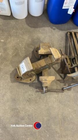 2 x bench vice
