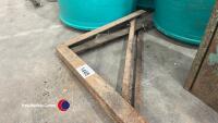 Pair of heavy shelving wall brackets - 2