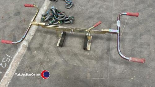 Kerb lifter