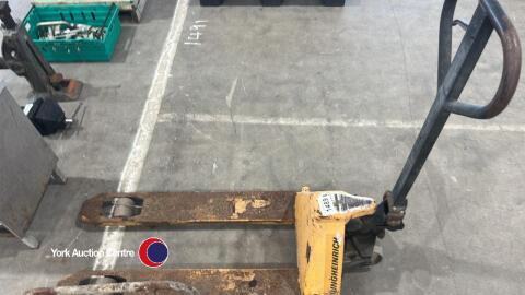 Pallet truck